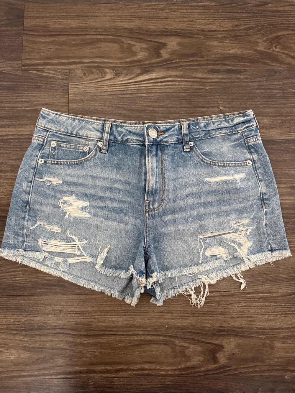 American Eagle Mom Short Frayed Hem Light Blue Distressed Denim Shorts